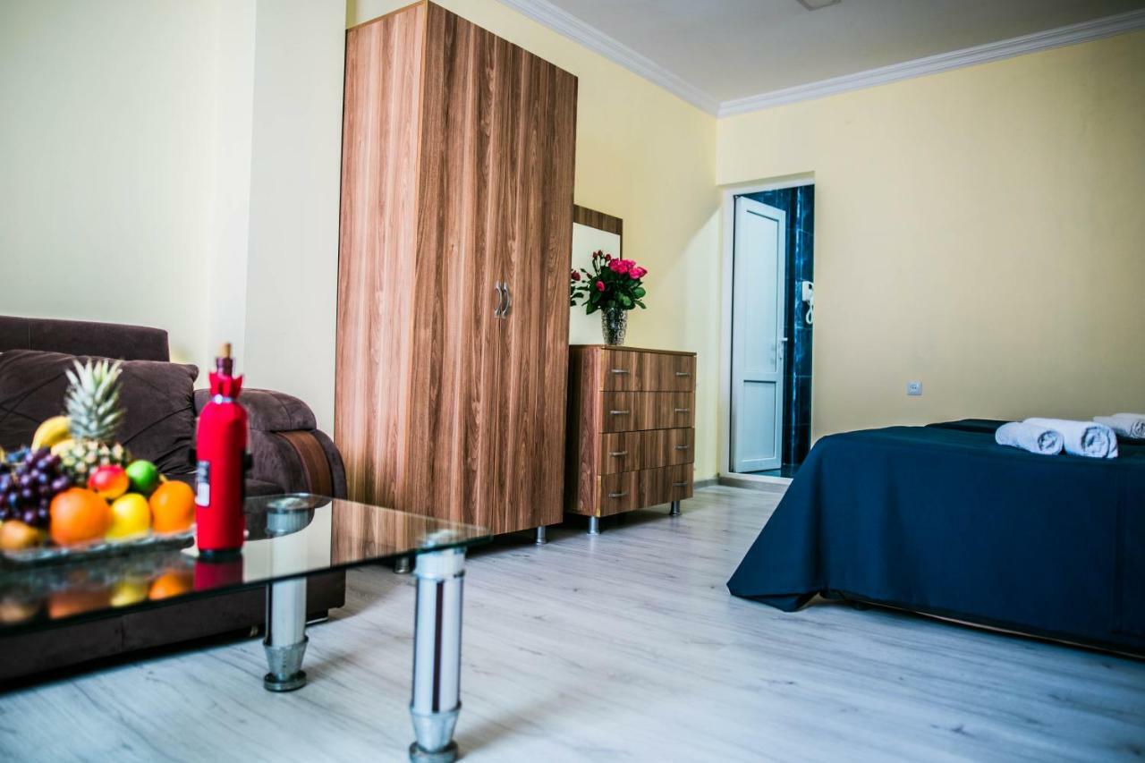Central Apart-Hotel บาทูมิ ภายนอก รูปภาพ